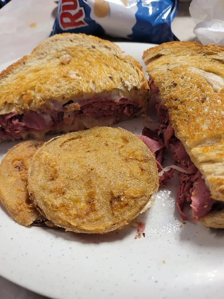 Rueben Sandwich Wit Fried Green Tomatoes